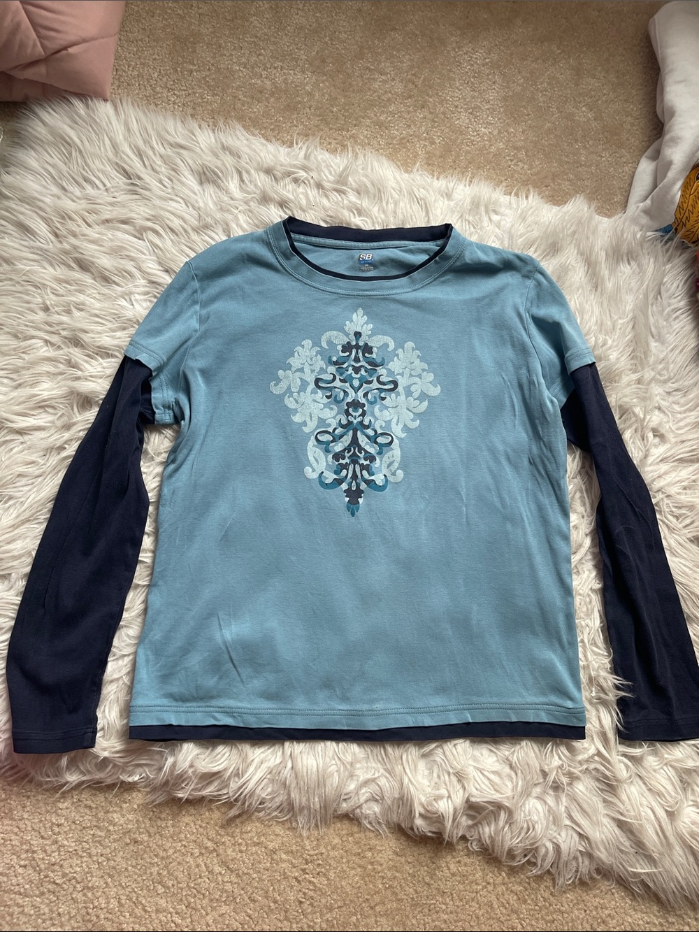 Layered-Look Short Sleeve Tee with Navy Sleeves and Medallion